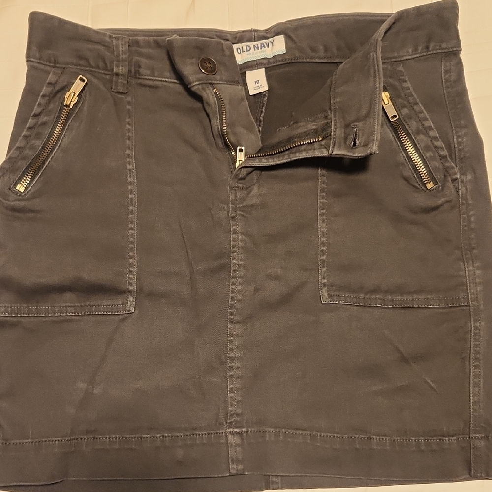 Old Navy Gray Skirt with Zipper Pockets